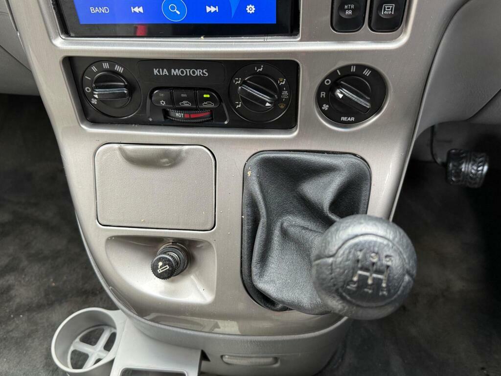 Kia Sedona Le Black #9