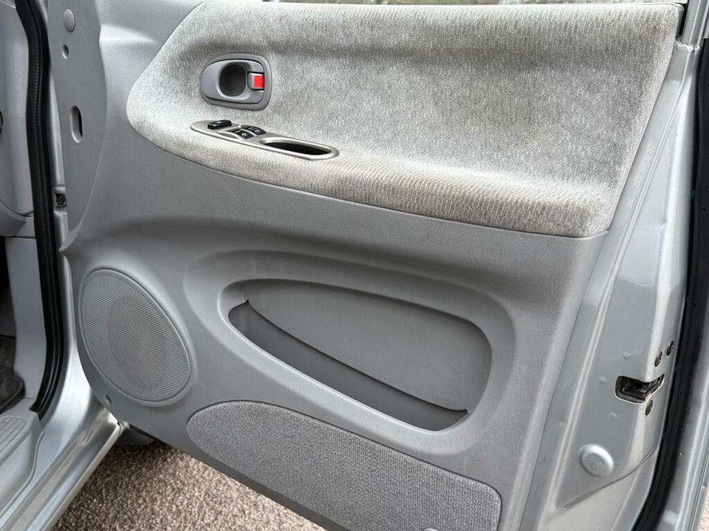 Kia Sedona Le Black #19