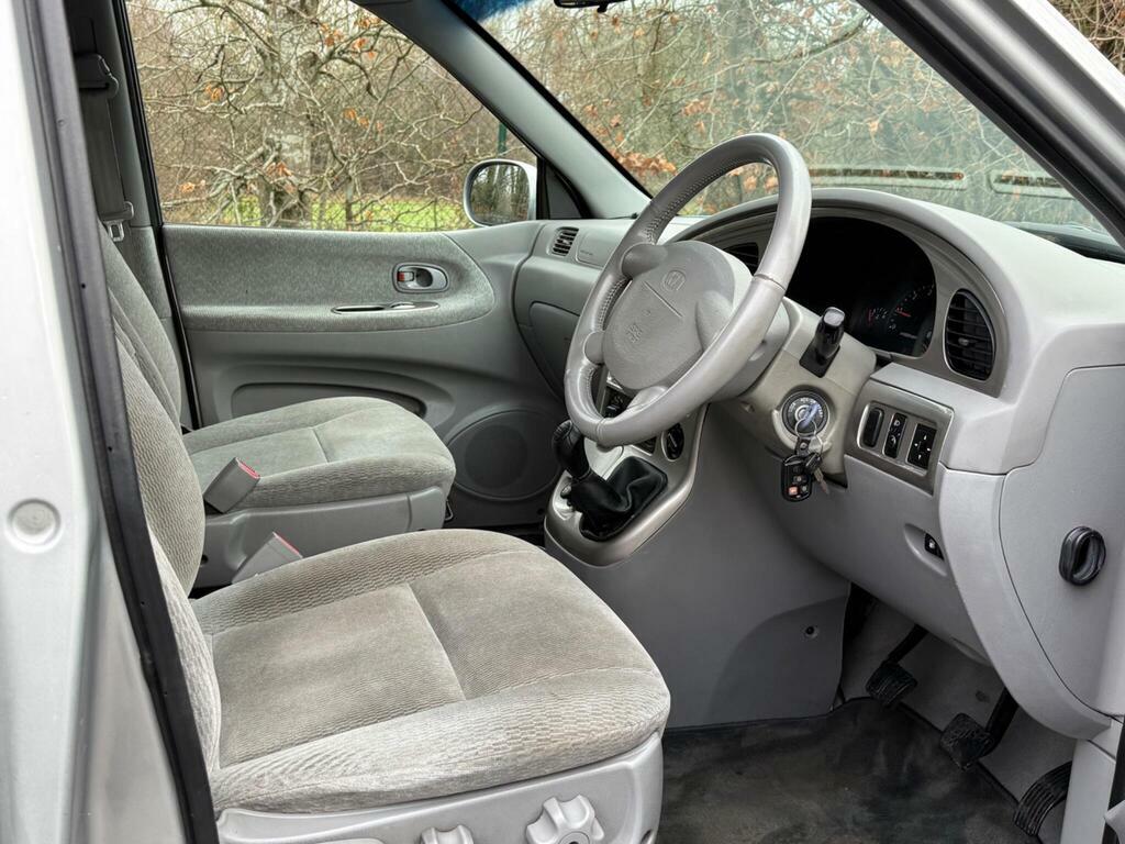 Kia Sedona Le Black #10
