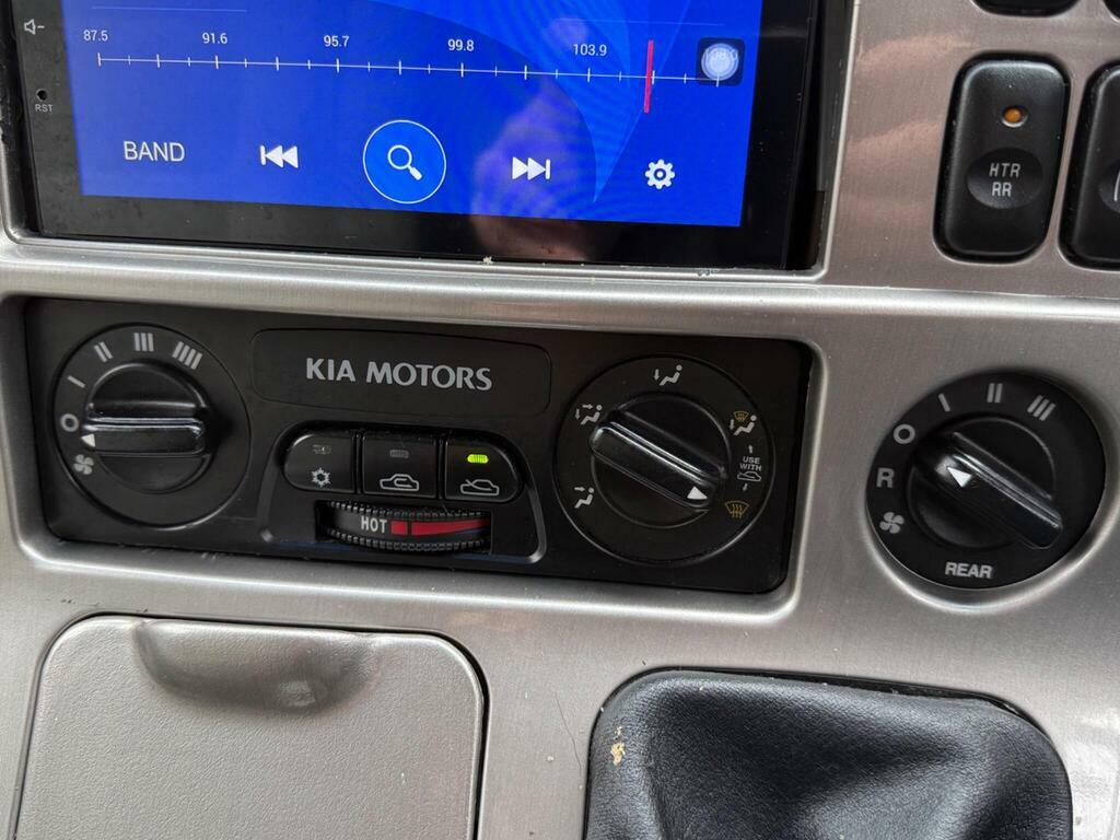 Kia Sedona Le Black #21