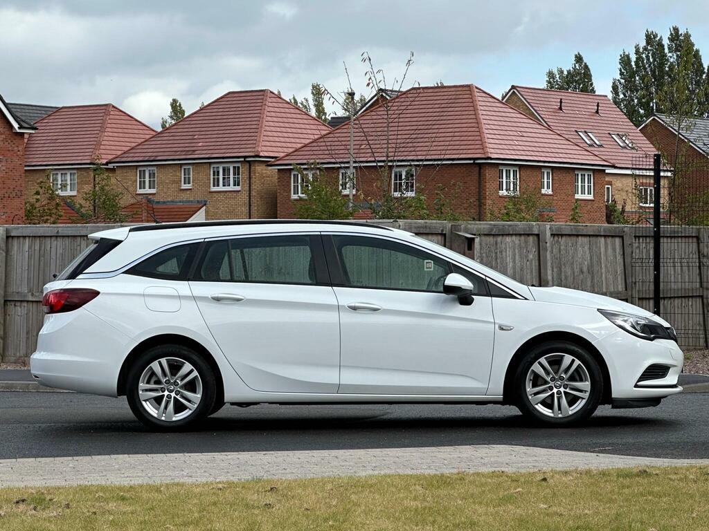 Vauxhall Astra 1.6 Cdti Blueinjection Design Sports Tourer Euro 6 OU69EBV White #5