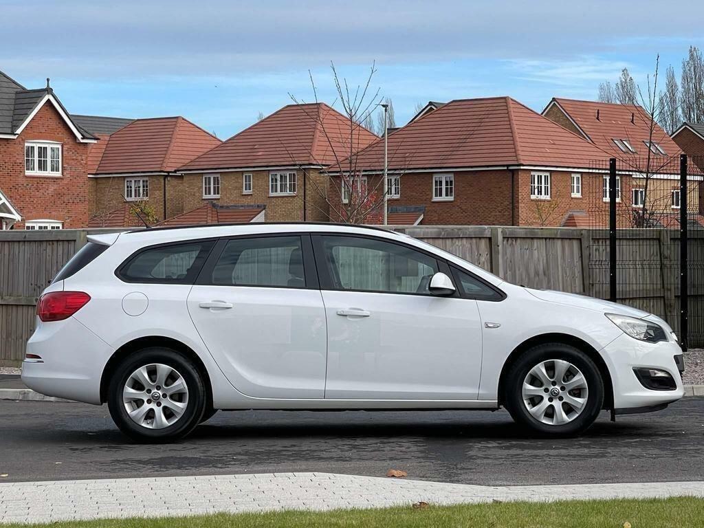 Vauxhall Astra 1.7 Cdti Ecoflex Es Sports Tourer White