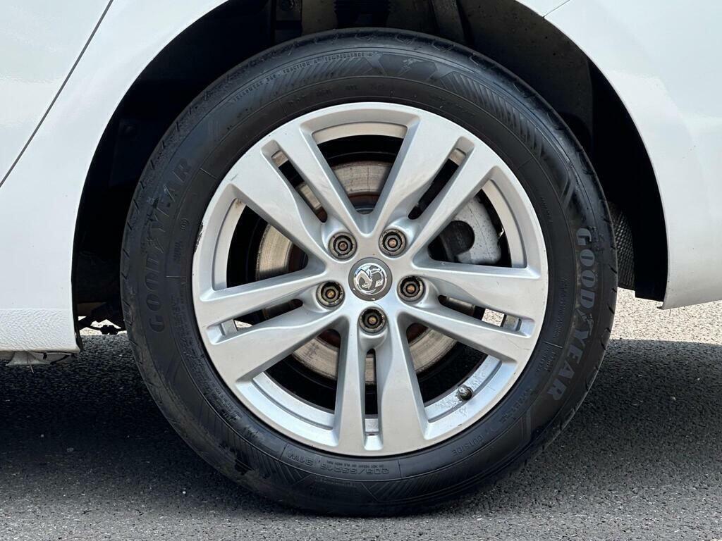 Vauxhall Astra 1.6 Cdti Blueinjection Design Sports Tourer  White #3