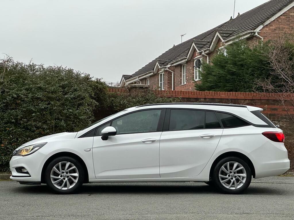 Vauxhall Astra 1.6 Cdti Design Sports Tourer White #2