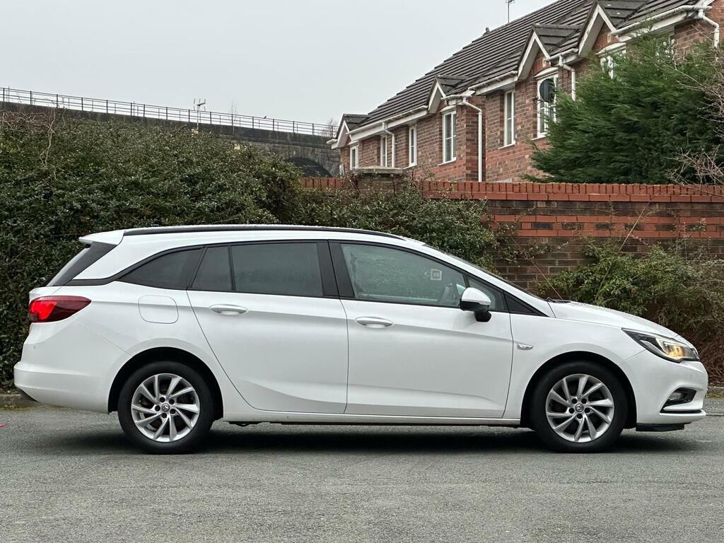 Vauxhall Astra 1.6 Cdti Design Sports Tourer White #3