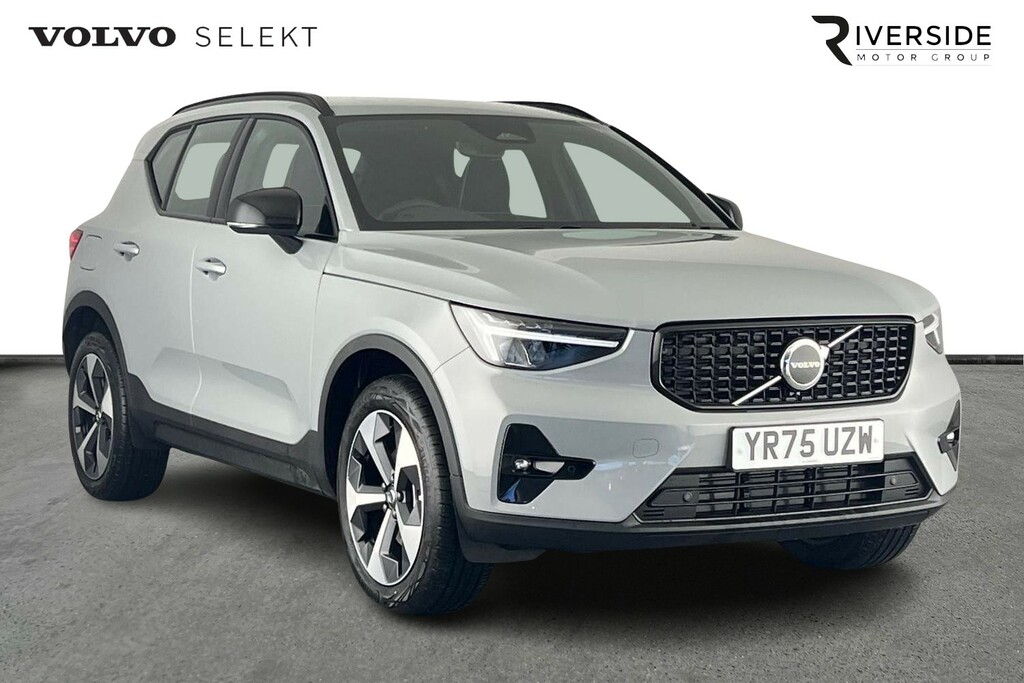 Volvo XC40 Plus, B3 Mild Hybrid, Dark Park Camerahe Grey
