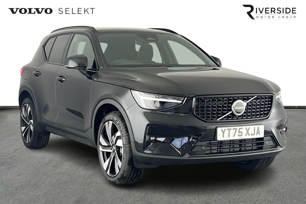 Volvo XC40 Plus, B3 Mild Hybrid, Dark Black