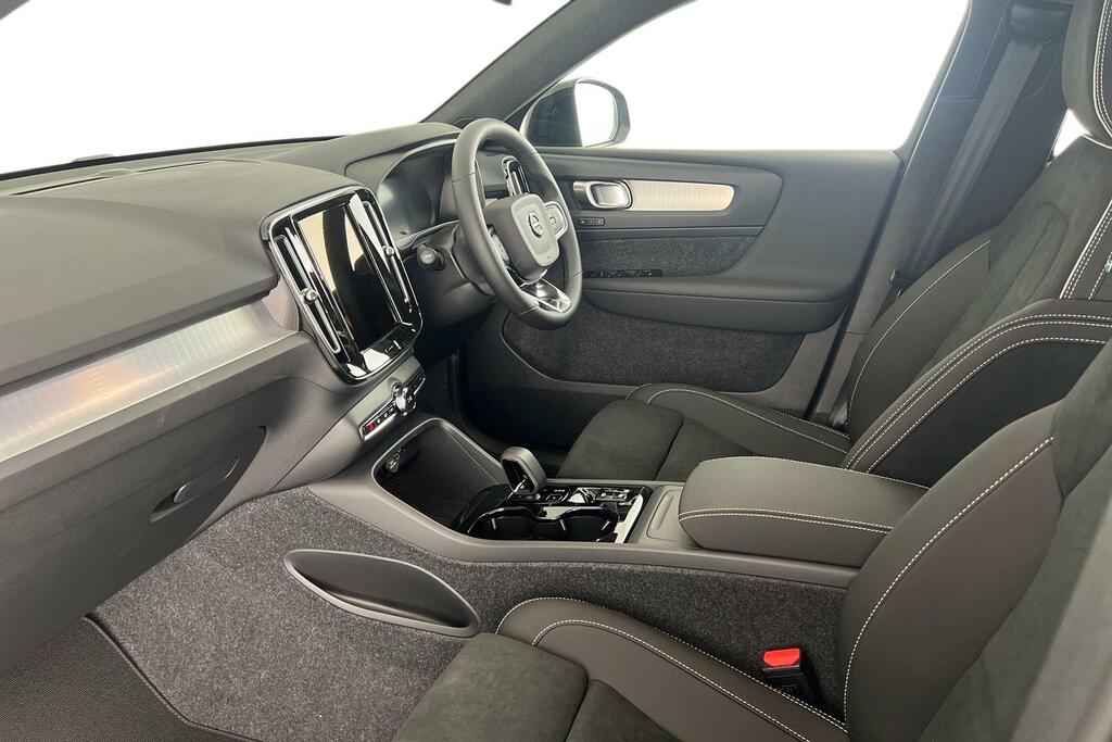 Volvo XC40 Plus, B3 Mild Hybrid, Dark YT75XJA Black #4