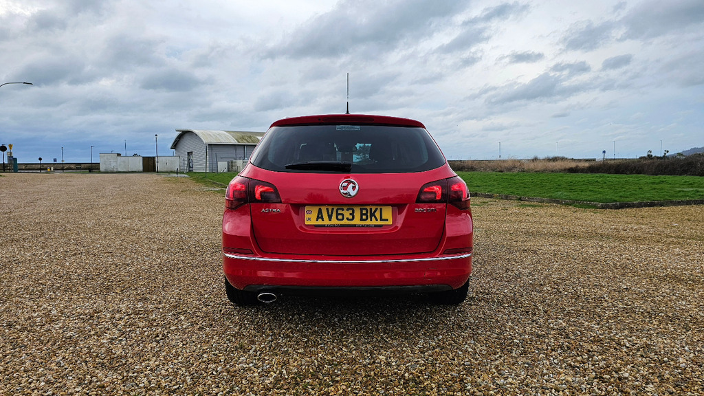 Vauxhall Astra Se Cdti Tourer AV63BKL Red #5