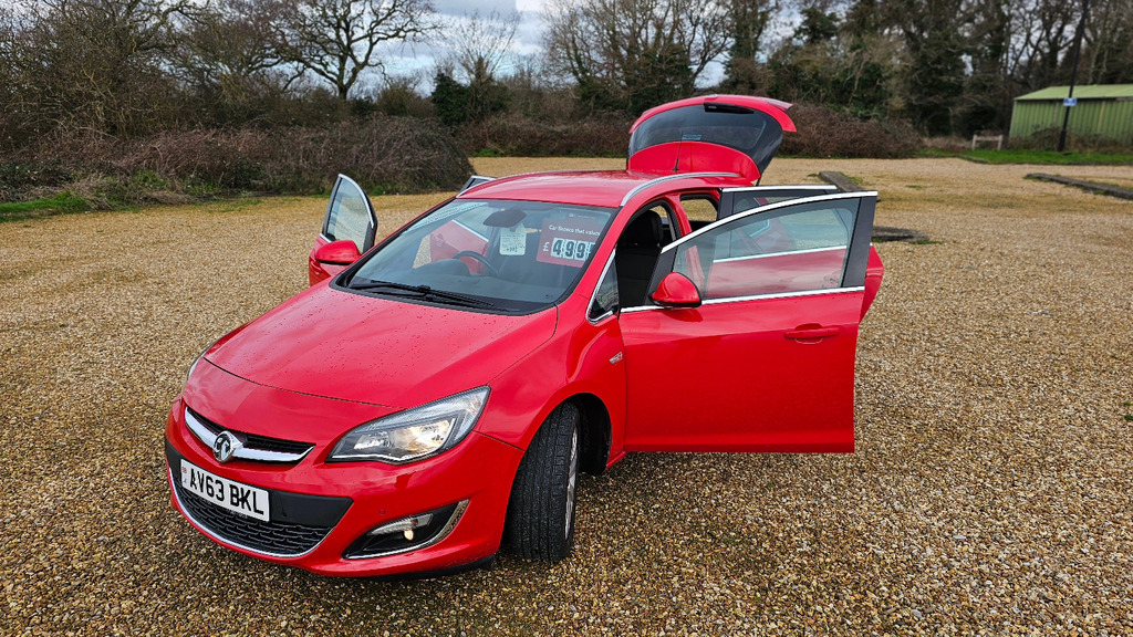 Vauxhall Astra Se Cdti Tourer Red