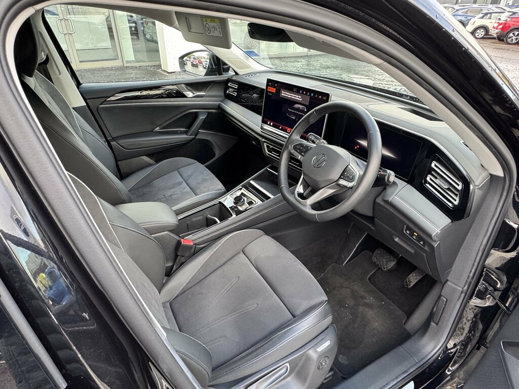 Volkswagen Tiguan 2024 Volkswagen Tiguan Elegance 1.5 Etsi 150Ps D Black #3