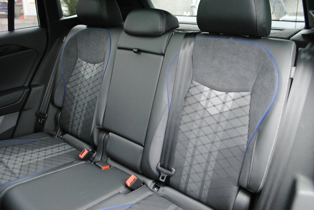 Volkswagen Tiguan 2025 Volkswagen Tiguan 2.0 R-line Tdi 150 Dsg DE25HRZ Black #5