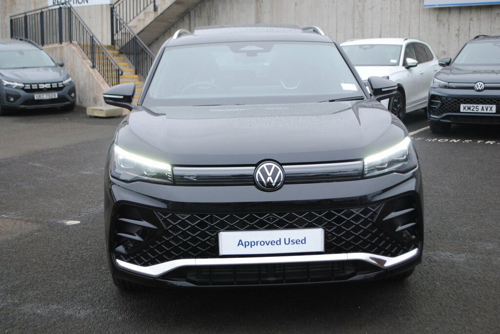 Volkswagen Tiguan 2025 Volkswagen Tiguan 2.0 R-line Tdi 150 Dsg DE25HRZ Black #2