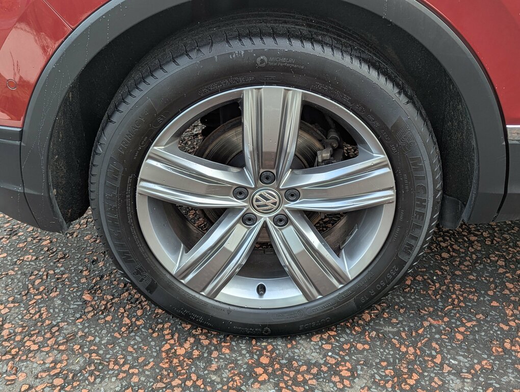 Volkswagen Tiguan 2019 Volkswagen Tiguan Match 150Bhp Tsi 29,600 M Red #4