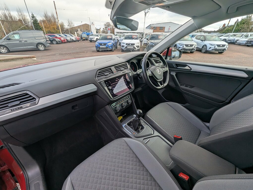 Volkswagen Tiguan 2019 Volkswagen Tiguan Match 150Bhp Tsi 29,600 M Red #2