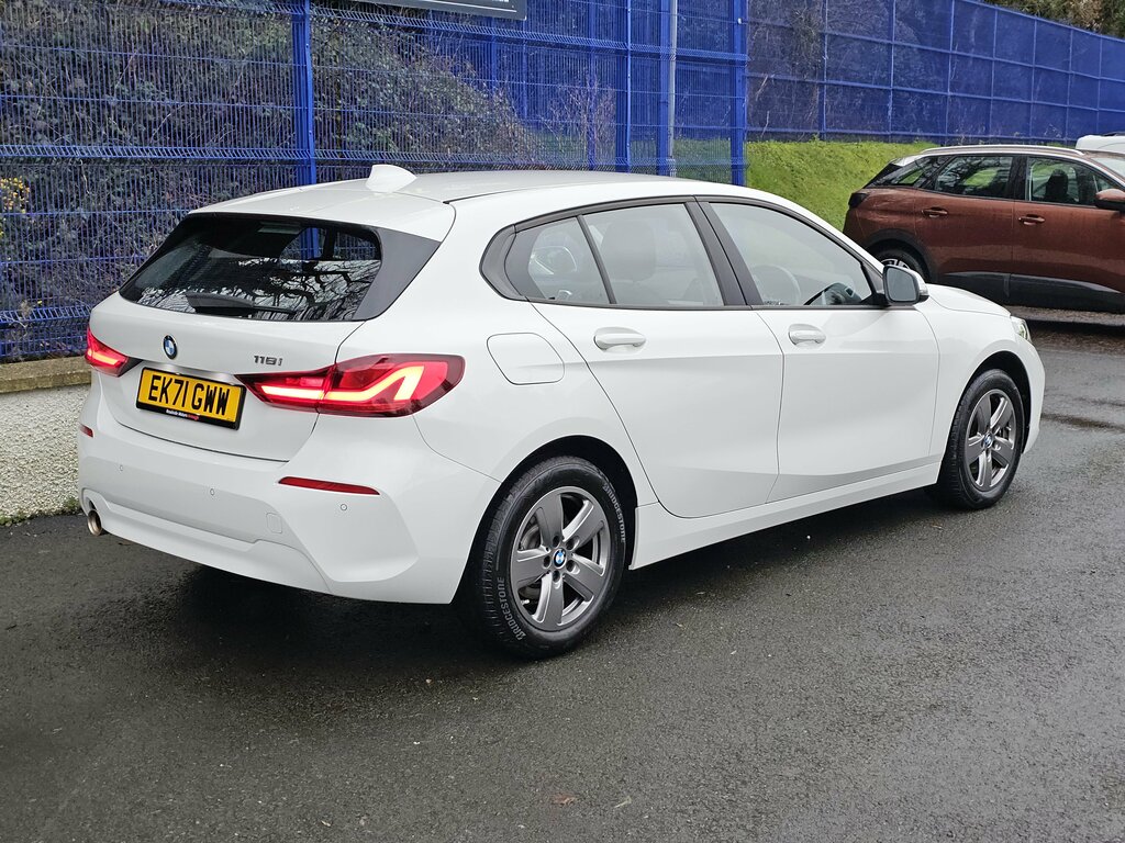 BMW 1 Series 2021 Bmw 1 Series 118I Se EK71GWW White #3