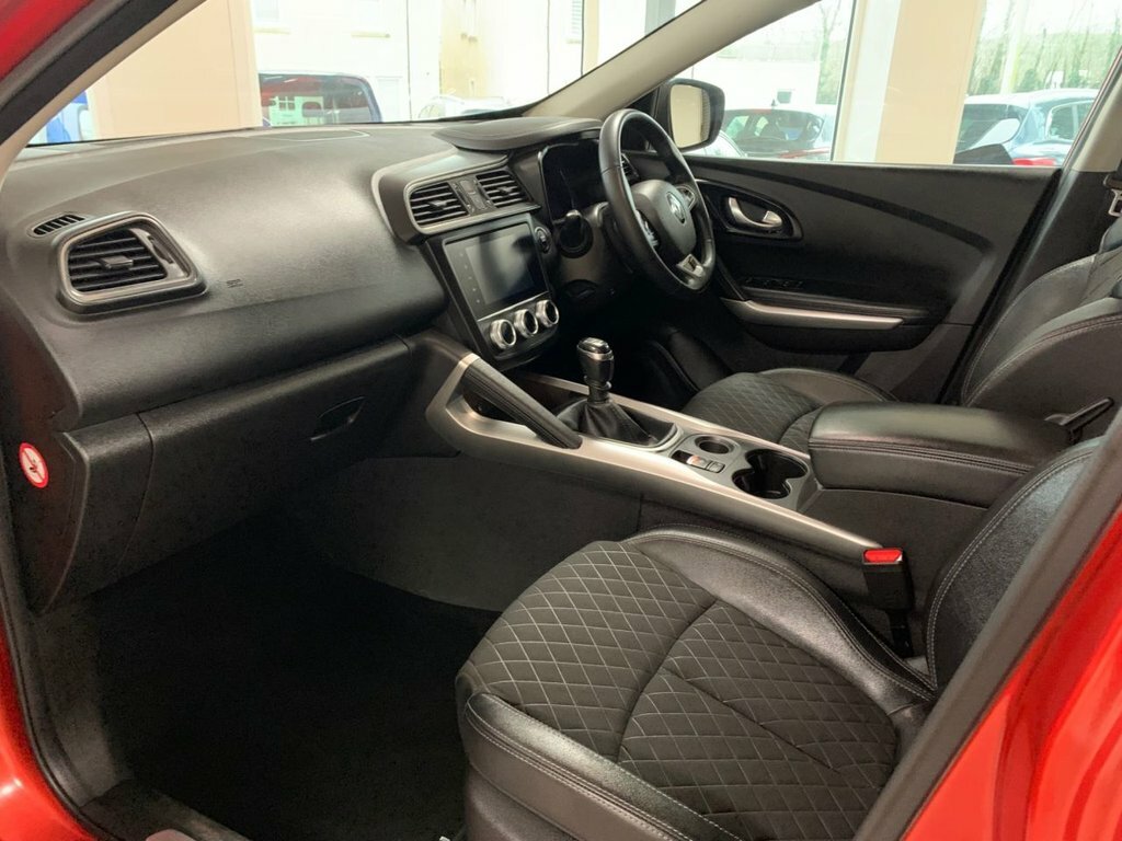 Renault Kadjar 1.3L Techno RV22SFF Red #4