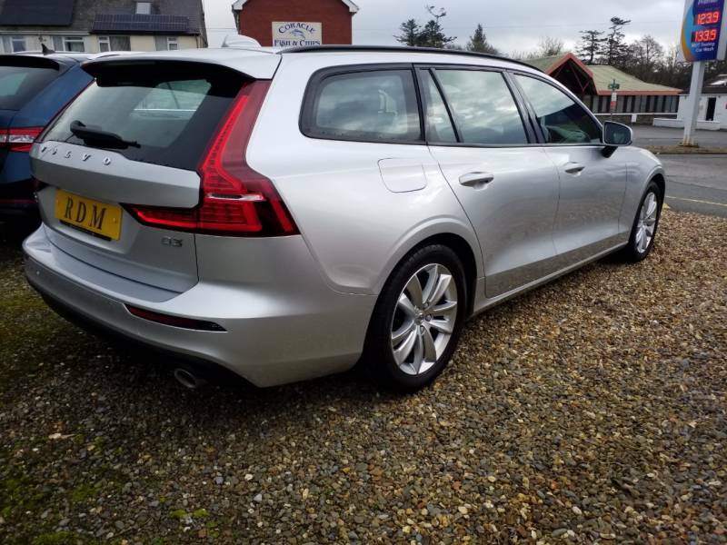 Volvo V60 2.0 D3 Momentum - 2018 68 Silver #6