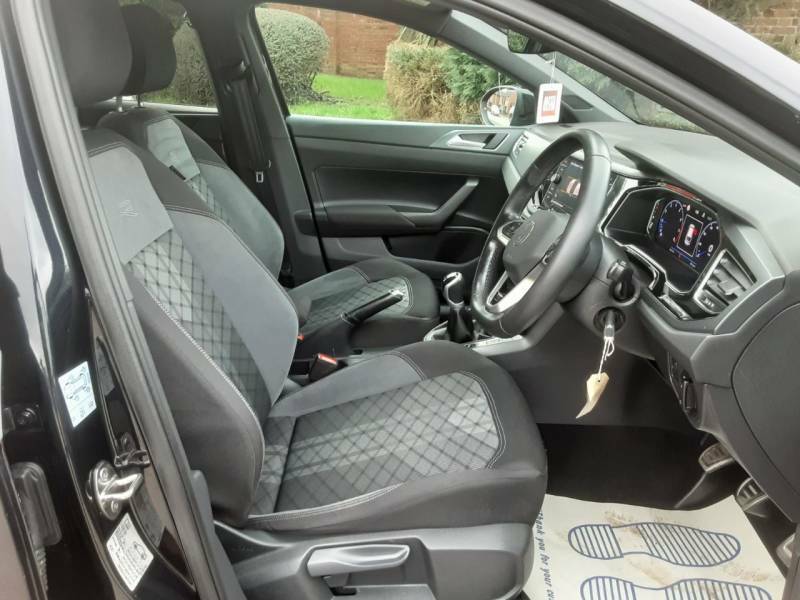 Volkswagen Taigo 1.0 Tsi 110 R-line - 2023 72 MD72YAV Black #2