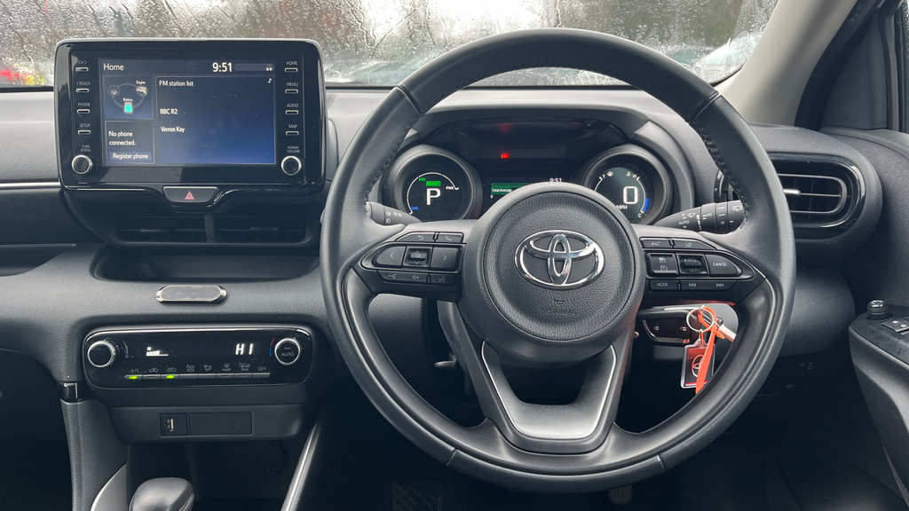 Toyota Yaris 1.5 Vvt-h Design E-cvt Eur FP22NLY White #6