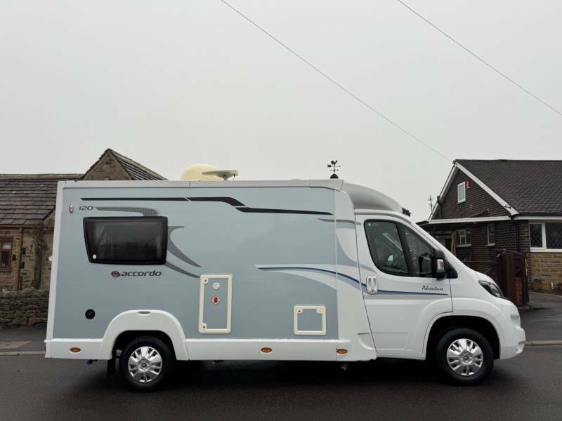 Peugeot Elddis 185 4 Berth Black #9