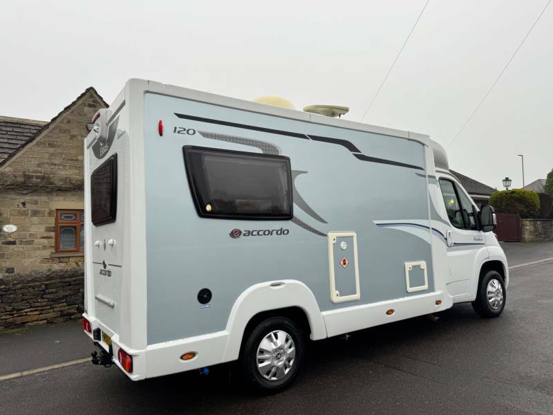 Peugeot Elddis 185 4 Berth Black #8