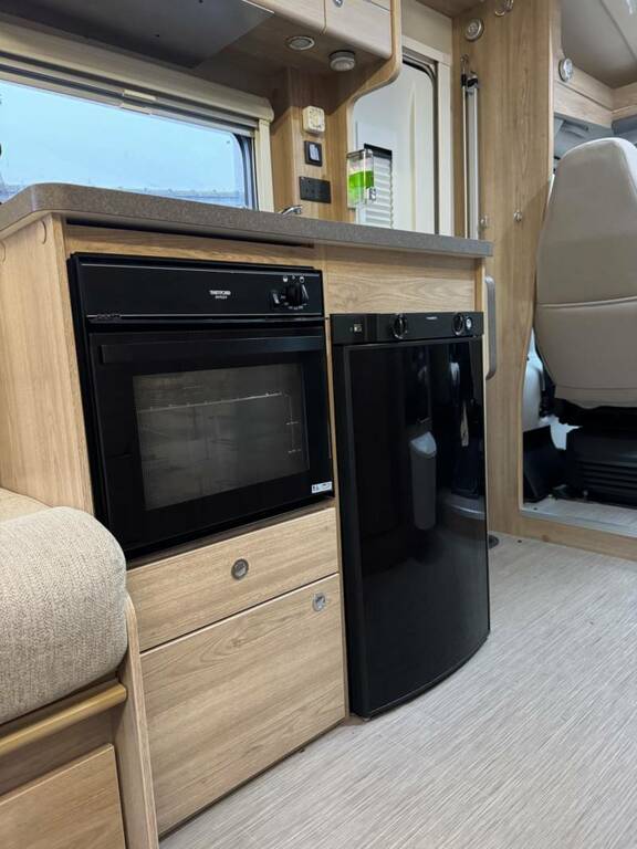 Peugeot Elddis 185 4 Berth Black #17