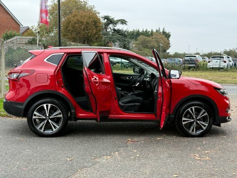 Nissan Qashqai Dig-t N-connecta HG69EFR Red #5