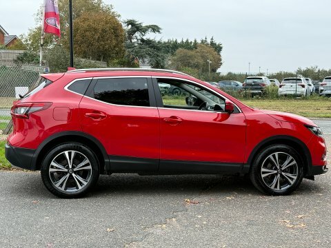 Nissan Qashqai Dig-t N-connecta HG69EFR Red #4