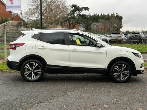 Nissan Qashqai N-connecta Dig-t ET18POH White #2