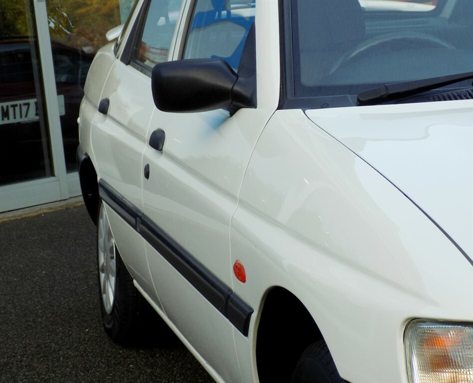 Ford Escort Encore White #2