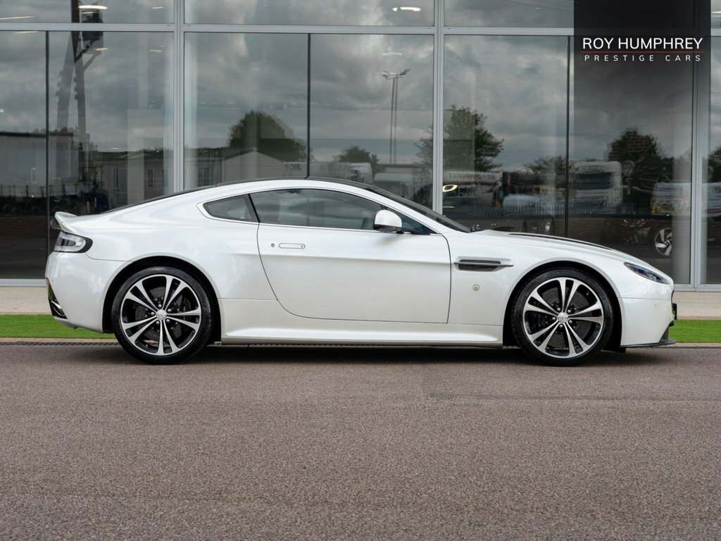 Aston Martin Vantage 6.0 V12 S Coupe Sportshift Euro 5 565 White #3