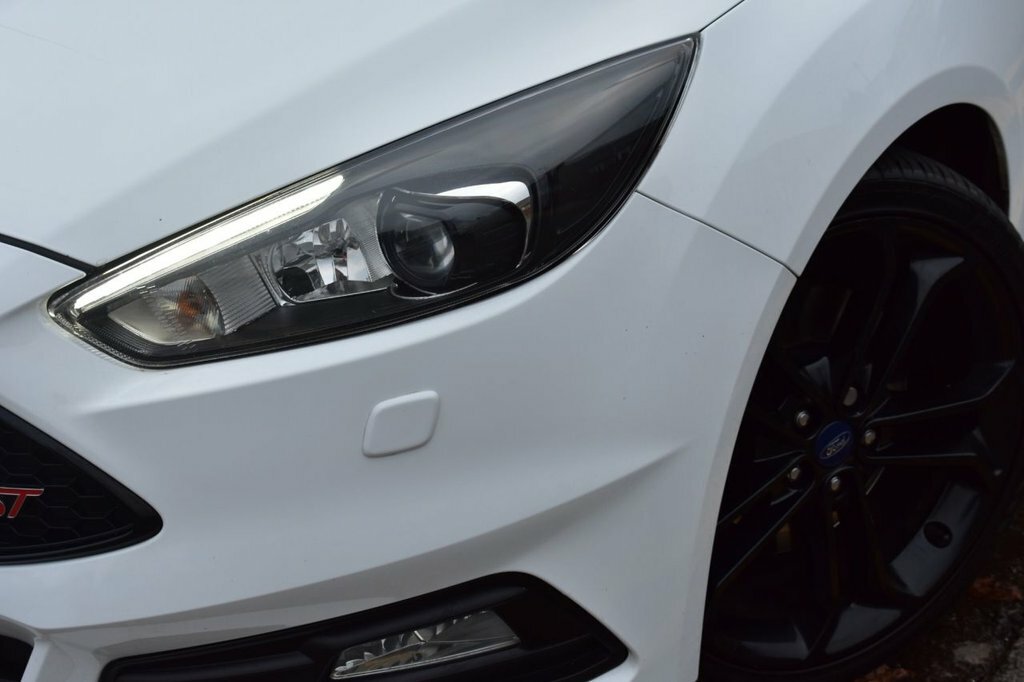 Ford Focus 2L St-3 EO66ATK White #6