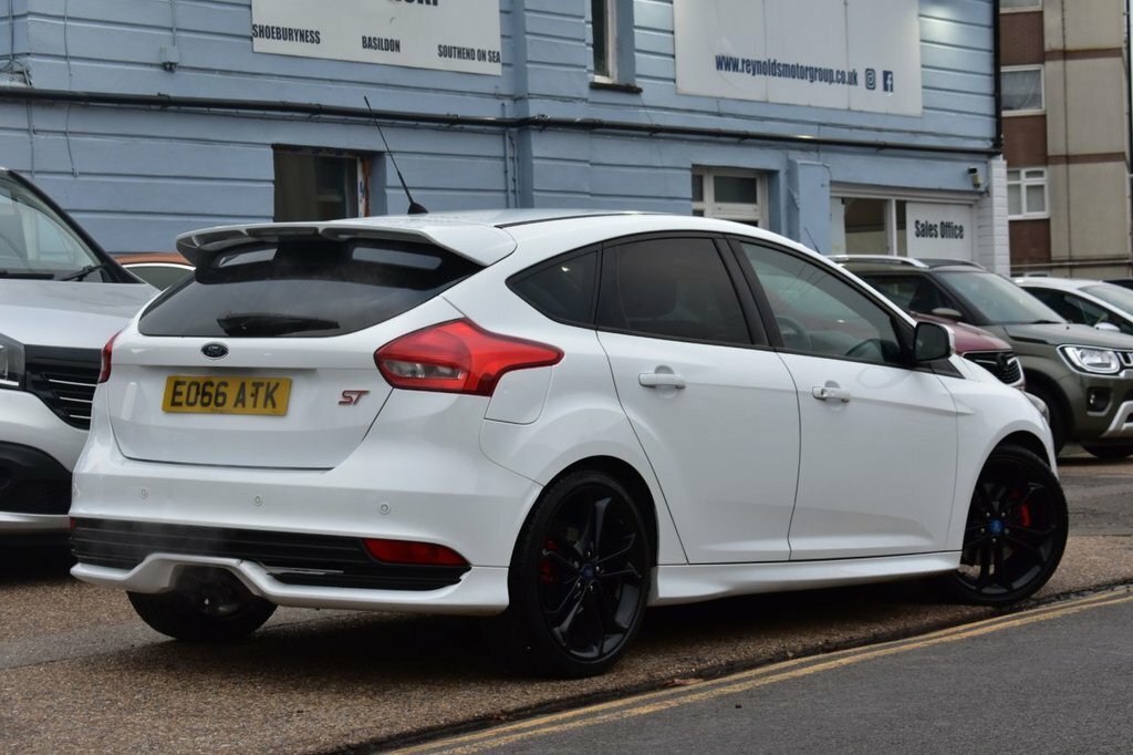 Ford Focus 2L St-3 EO66ATK White #3
