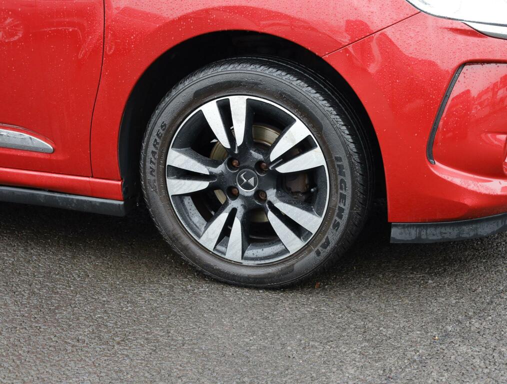 DS DS 3 1.2 Puretech Dstyle Nav Red #42