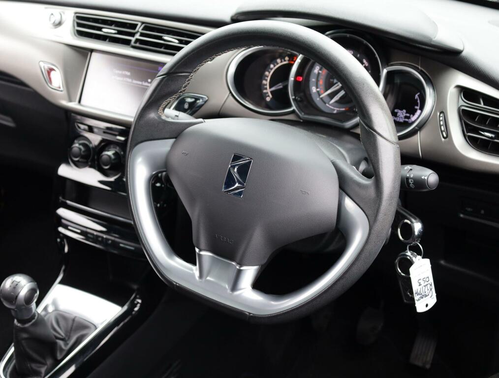 DS DS 3 1.2 Puretech Dstyle Nav Red #47