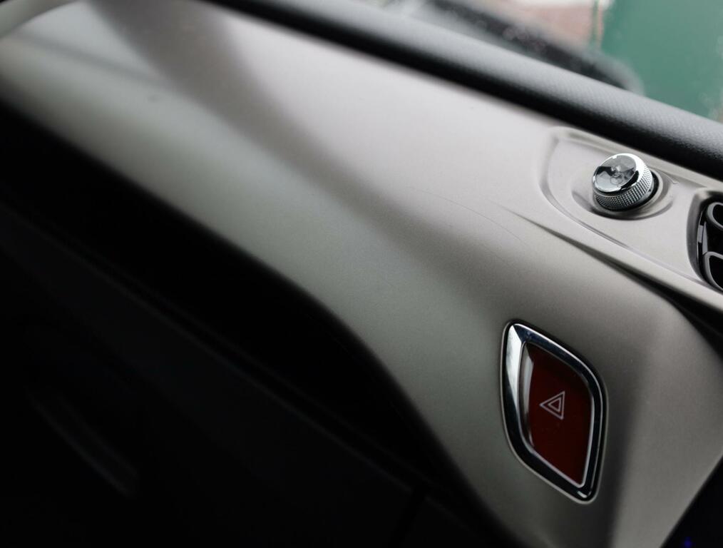 DS DS 3 1.2 Puretech Dstyle Nav Red #40