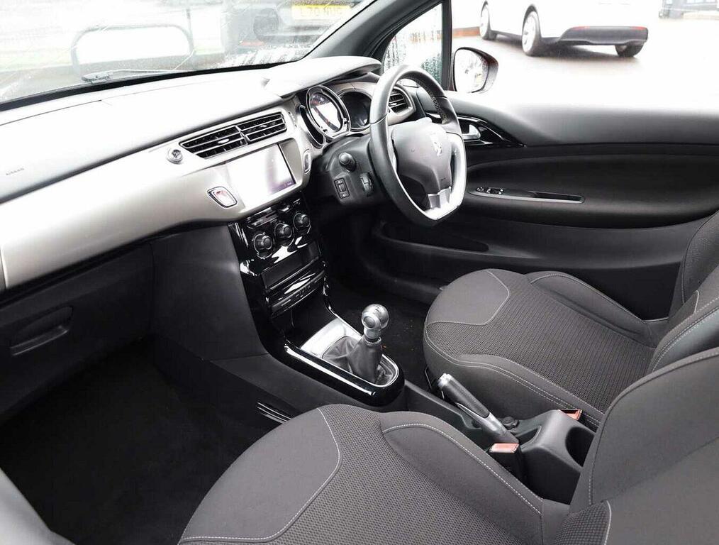 DS DS 3 1.2 Puretech Dstyle Nav Red #2