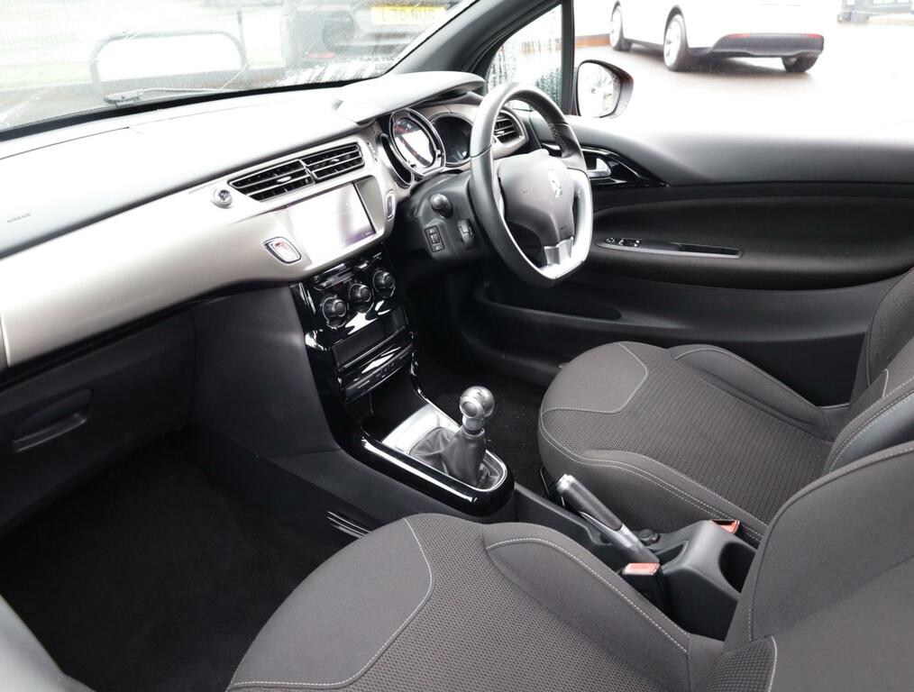 DS DS 3 1.2 Puretech Dstyle Nav Red #56