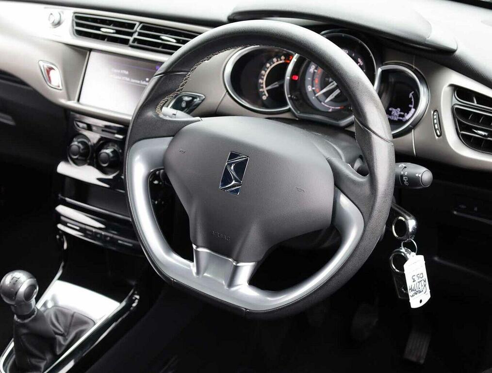 DS DS 3 1.2 Puretech Dstyle Nav Red #17