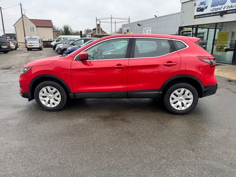 Nissan Qashqai Dig-t Visia DT68KJE Red #2