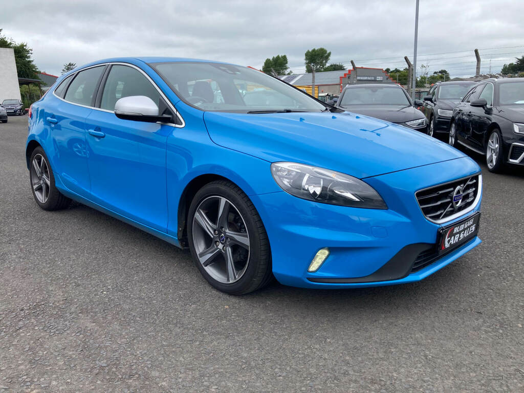Volvo V40 D2 R Design Blue