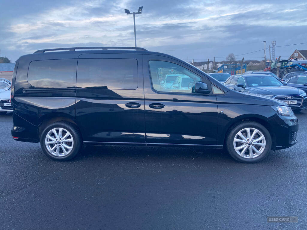 Volkswagen Caddy Maxi Life Tdi 122 Life EX22FXM Black #2