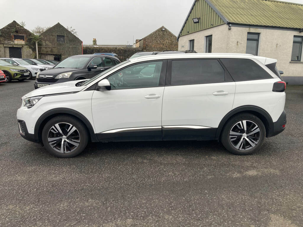 Peugeot 5008 1.5 Bluehdi Allure ML69WWZ White #4