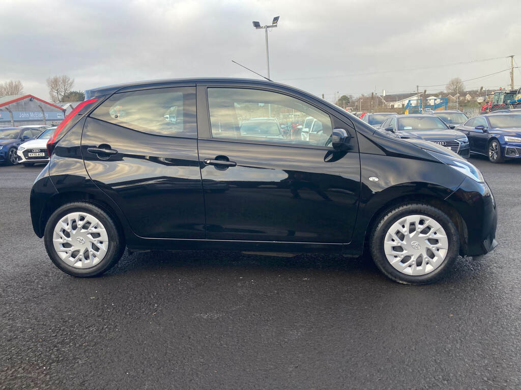 Toyota Aygo 1.0 Vvt-i X-play Tss FG71YNP Black #2
