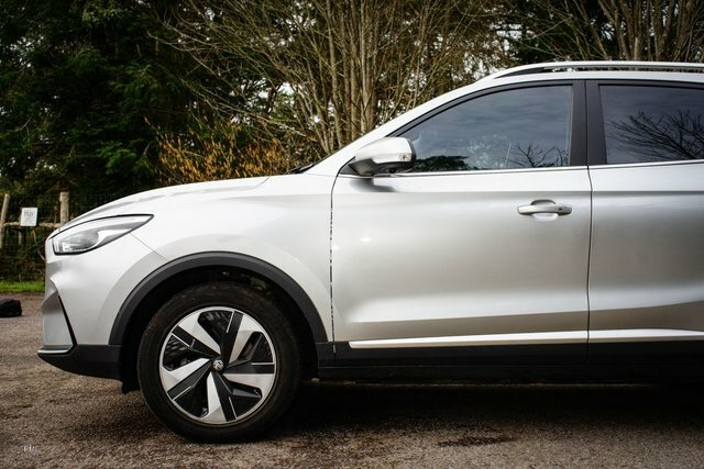 MG ZS 2024 51.1Kwh Trophy Connect Suv YC74BYK Silver #6