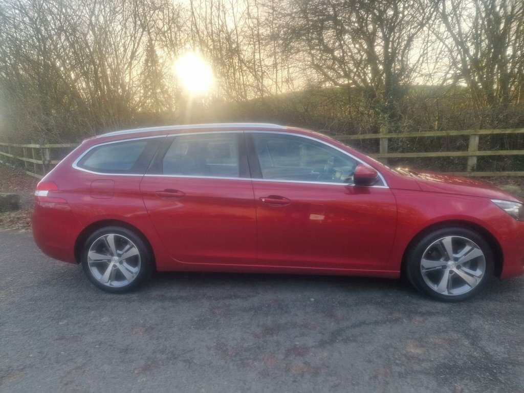 Peugeot 308 SW 1.2L Allure Red #3