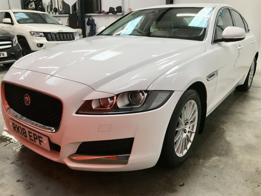 Jaguar XF 2.0D Prestige White #2