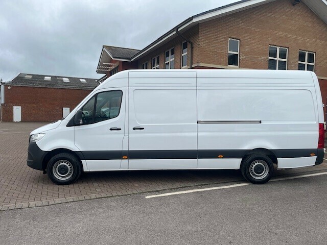 Mercedes-Benz Sprinter 315 Cdi Pro KM74MYF White #2