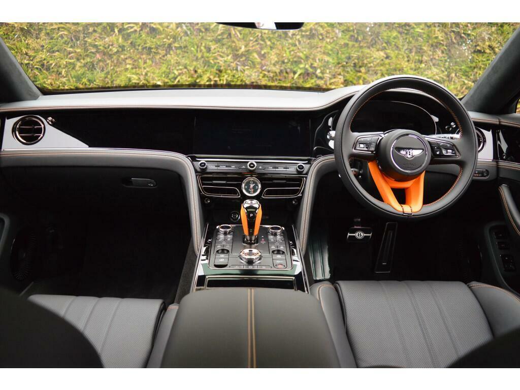 Bentley Flying Spur 4.0 V8 High-performance 25.9Kwh Saloon  #4